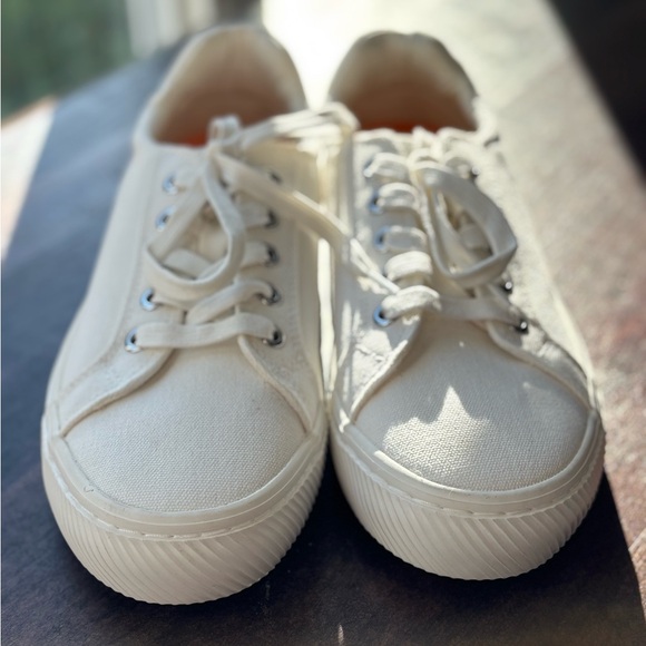 Quince - Eco Cotton Canvas Everyday Sneaker - Picture 7 of 17